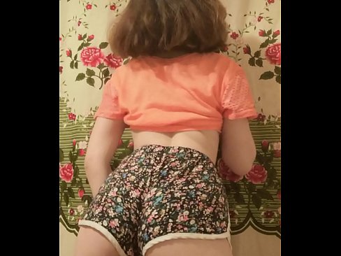 ❤️ سیکسی نوجوان بیب کیمرے پر اپنی شارٹس اتار رہی ہے۔ ❌ ہم پر ️❤